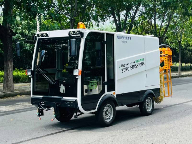 電動(dòng)四輪護(hù)欄清洗車